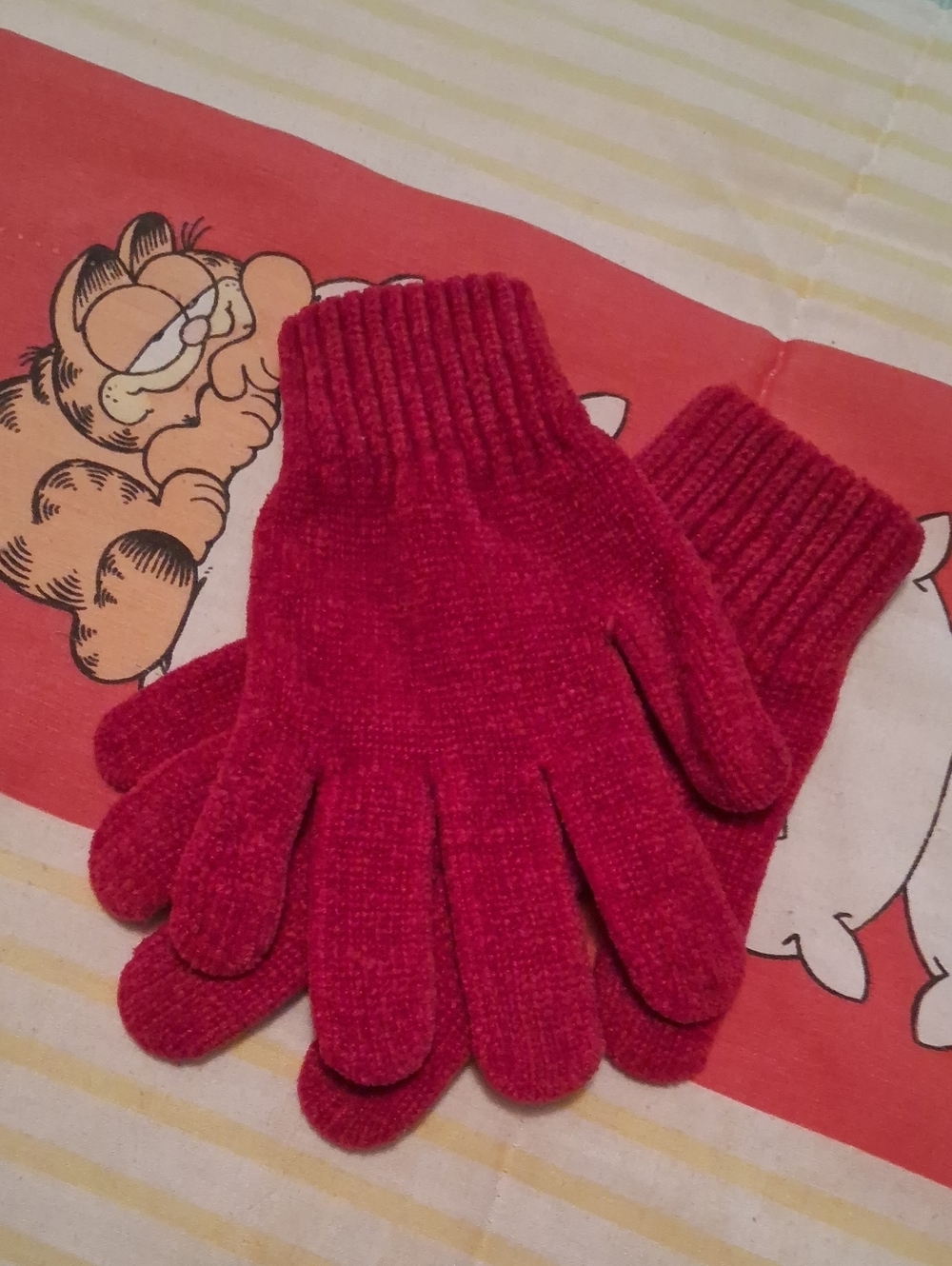 Lady's Sz. S/M or Kid's Sz. L, Red,Velour,Knit Gloves - Classic Winter Gloves❤️